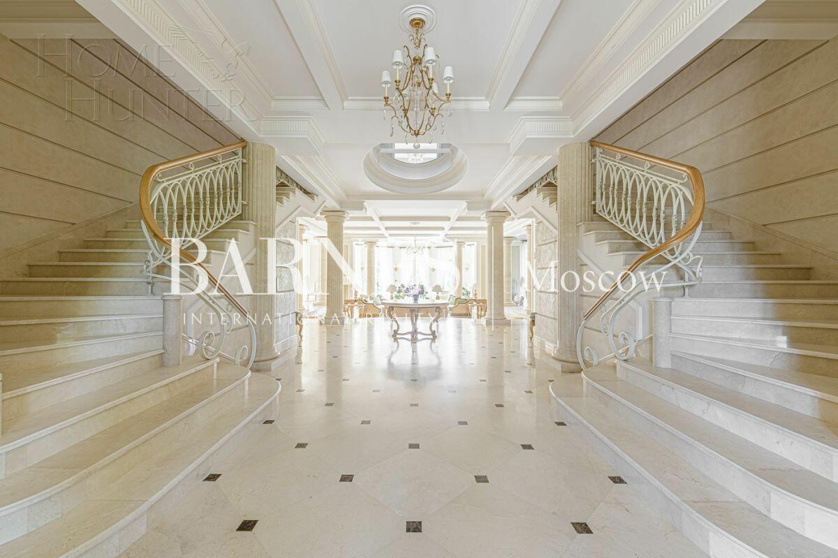 2-этажный коттедж 2 400 м² с отделкой