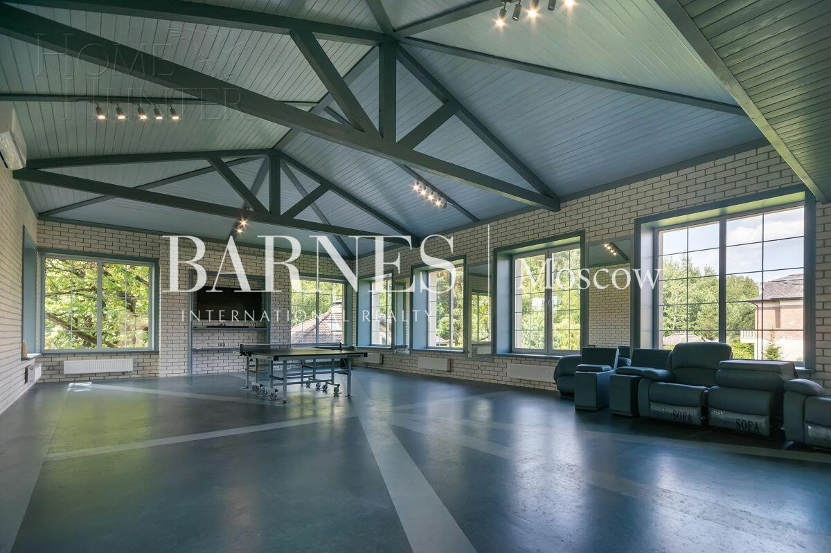 3-этажный коттедж 1 162 м² с отделкой