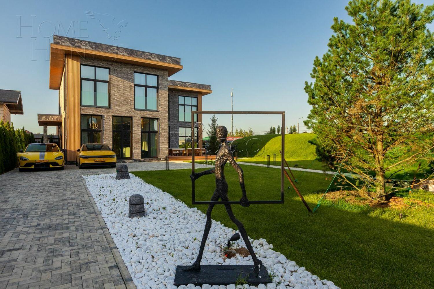 2-этажный коттедж 250 м² с отделкой