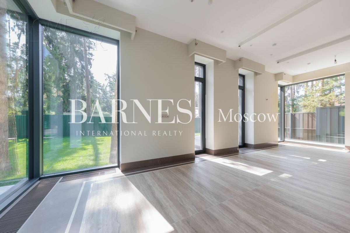 3-этажный коттедж 380 м² с отделкой