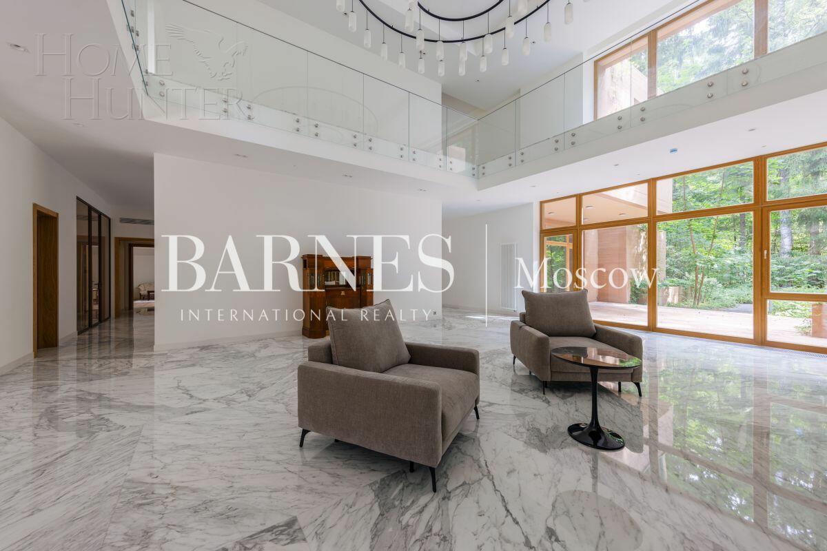 2-этажный коттедж 1 330 м² с отделкой