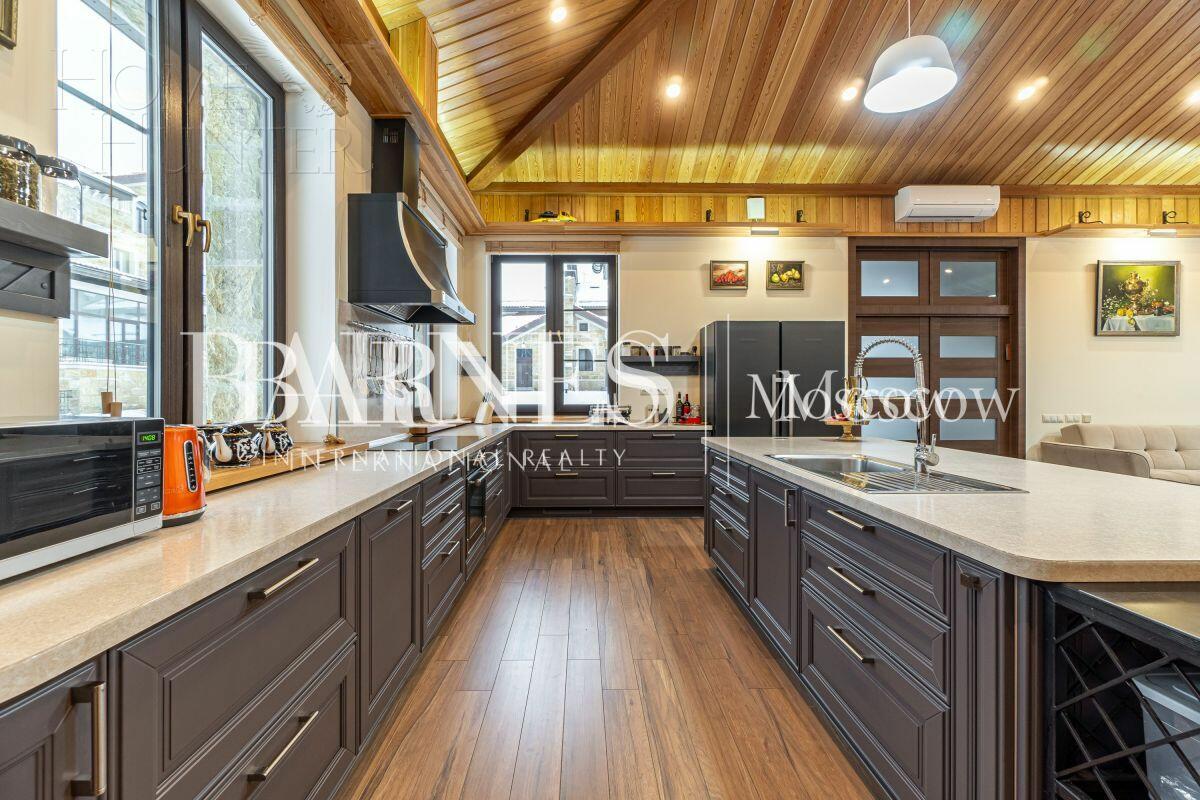 2-этажный коттедж 2 800 м² без отделки