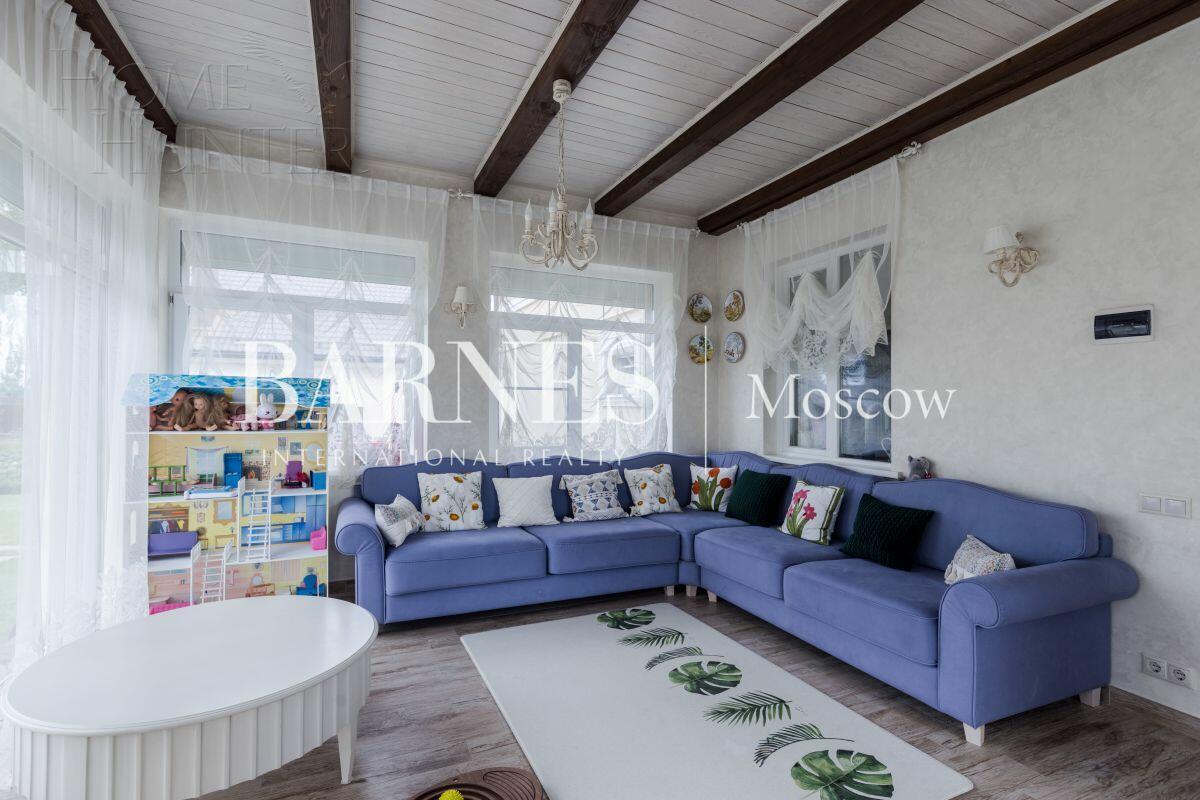 3-этажный коттедж 550 м² с отделкой
