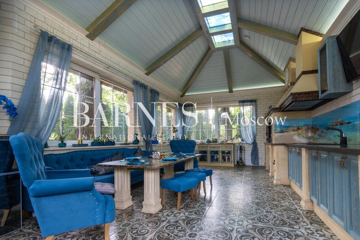 3-этажный коттедж 1 162 м² с отделкой