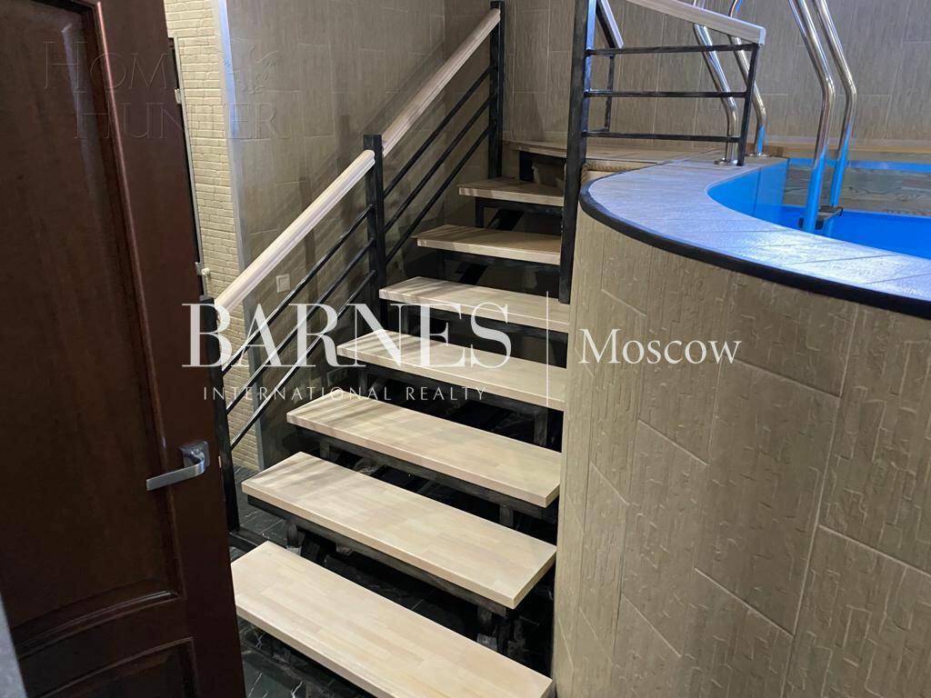 2-этажный коттедж 650 м² с отделкой