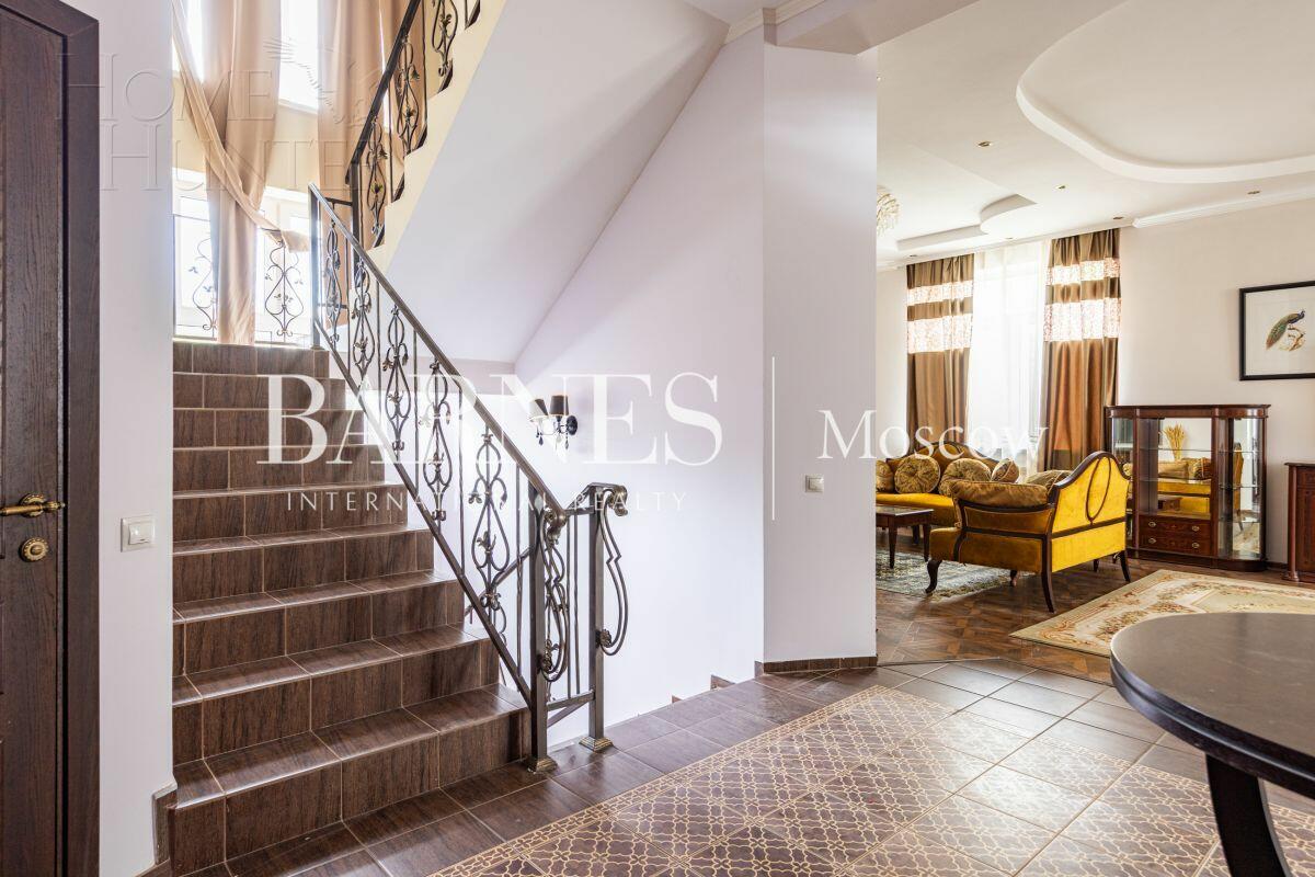 2-этажный коттедж 320 м² с отделкой