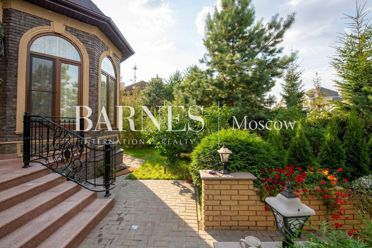 2-этажный коттедж 385 м² с отделкой