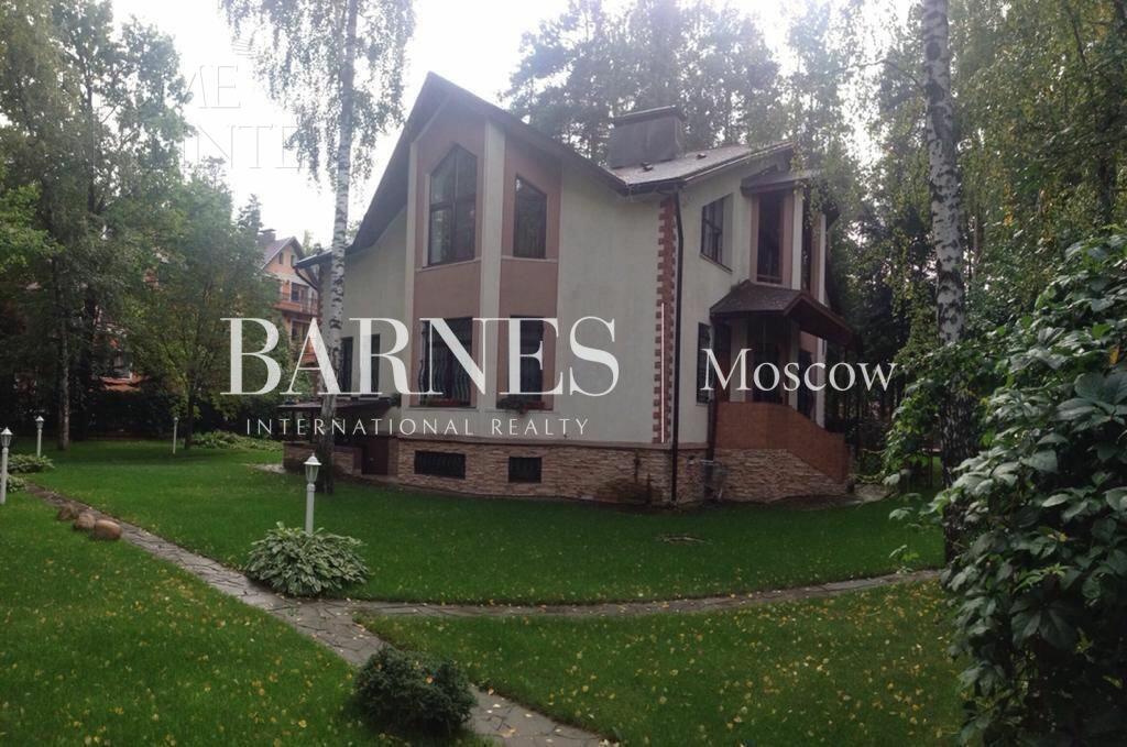 3-этажный коттедж 400 м² с отделкой