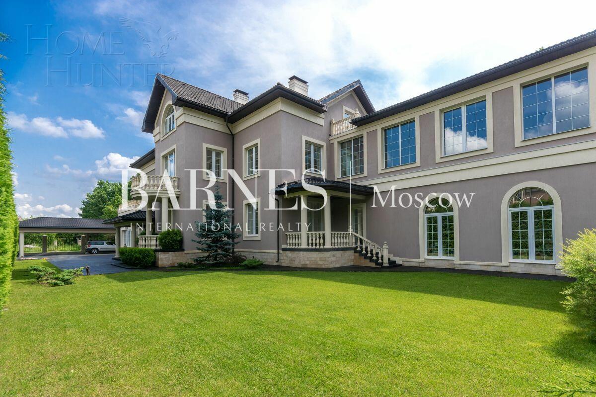 3-этажный коттедж 1 162 м² с отделкой