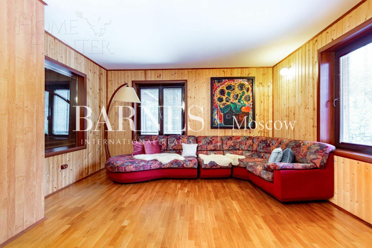 3-этажный коттедж 650 м² с отделкой