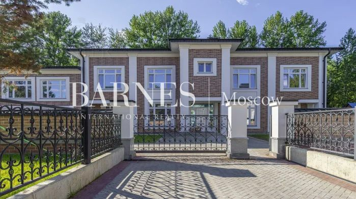 2-этажный коттедж 660 м² с отделкой