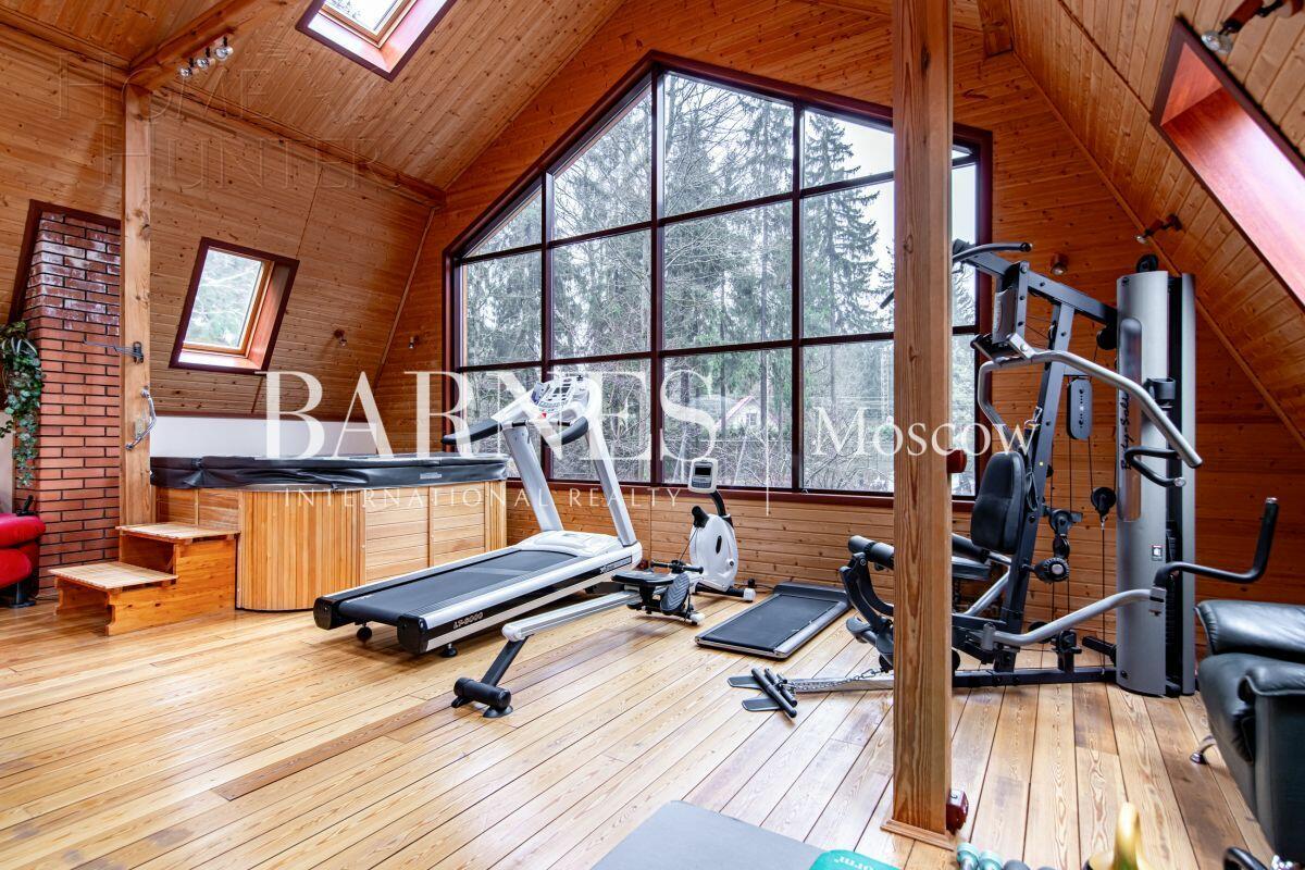 3-этажный коттедж 650 м² с отделкой