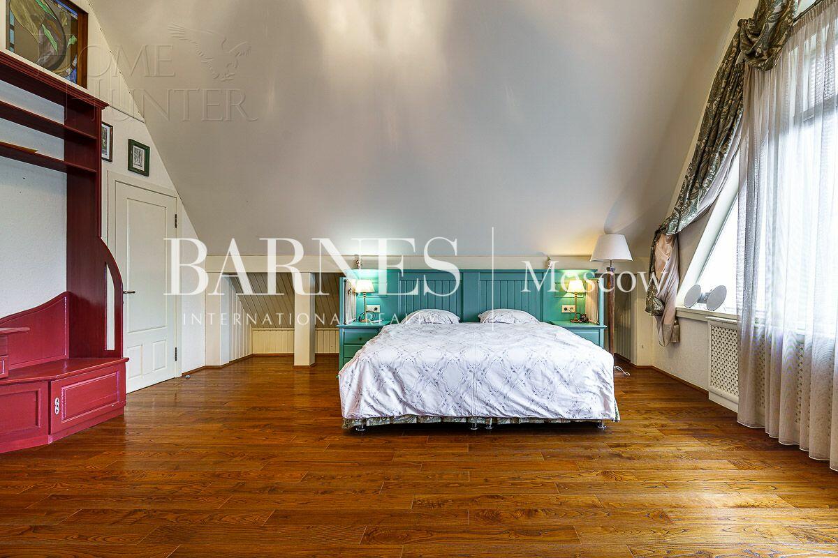 2-этажный коттедж 1 150 м² с отделкой