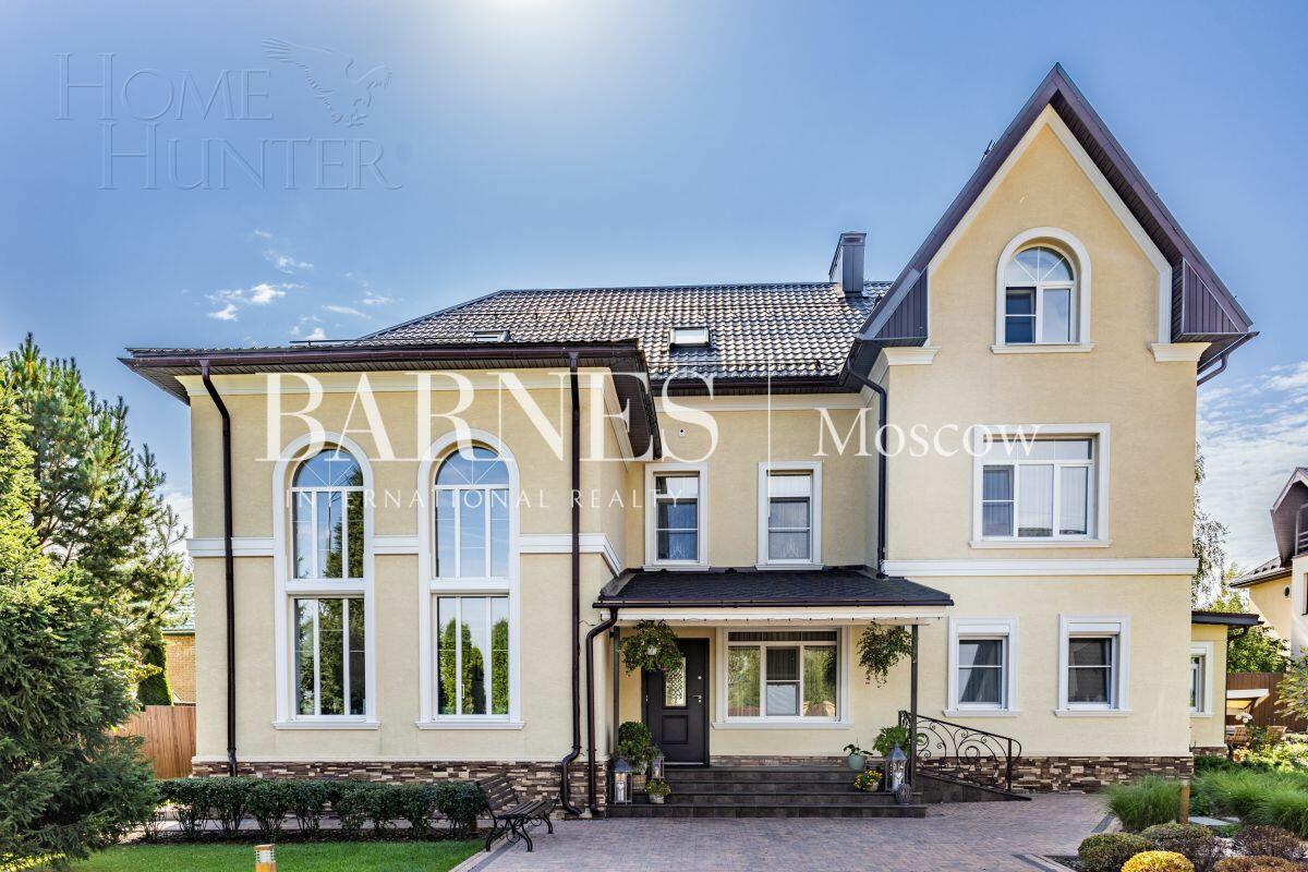 3-этажный коттедж 550 м² с отделкой