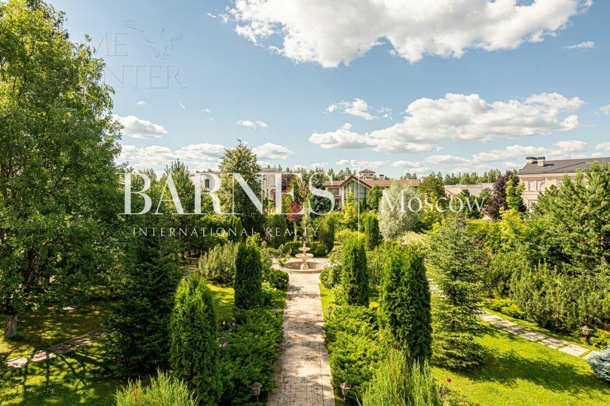 2-этажный коттедж 2 400 м² с отделкой