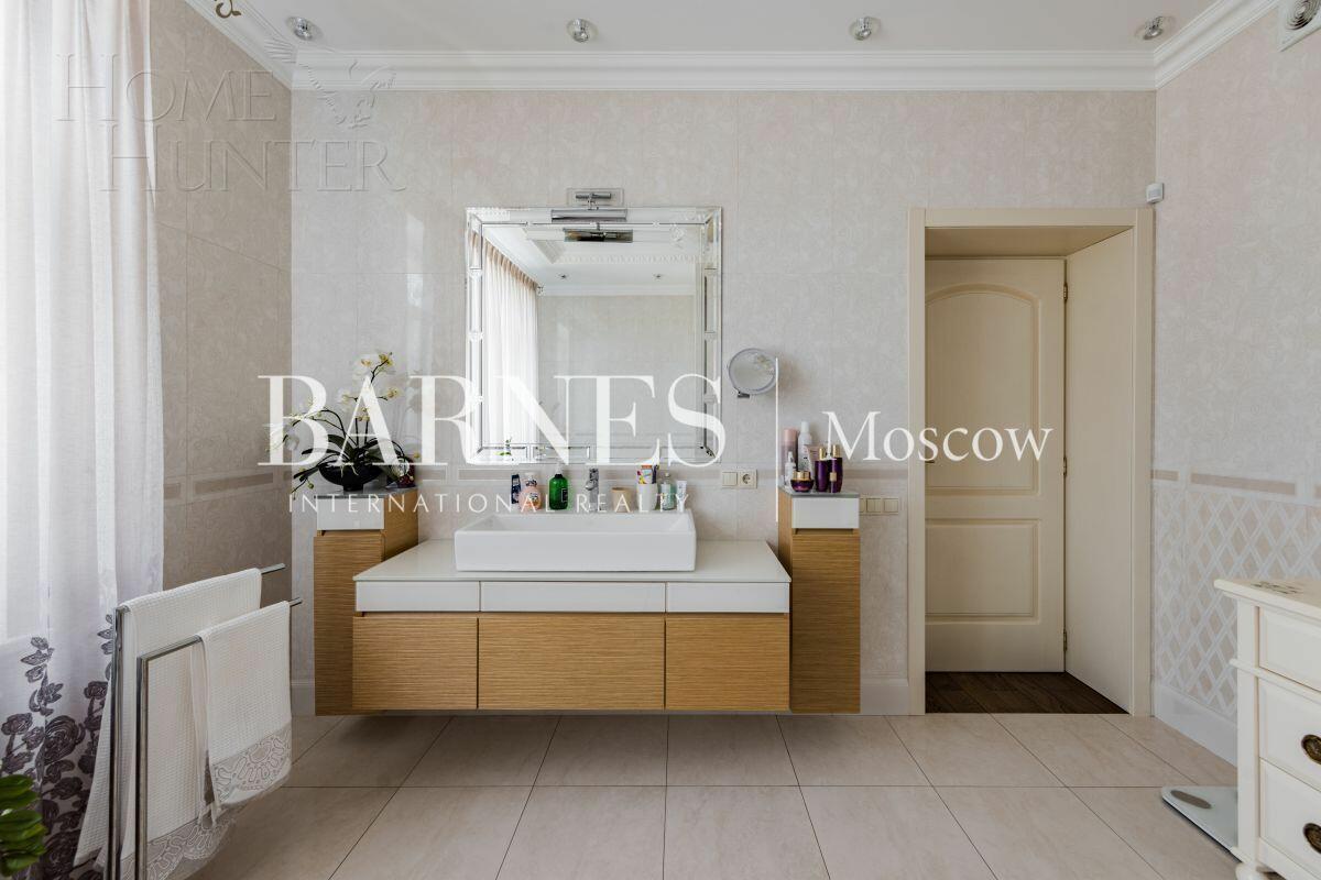 3-этажный коттедж 550 м² с отделкой