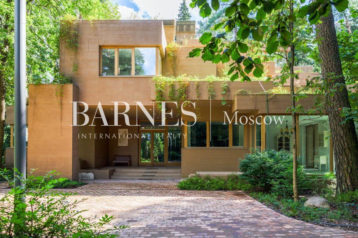 2-этажный коттедж 1 330 м² с отделкой