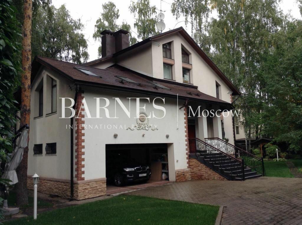 3-этажный коттедж 400 м² с отделкой