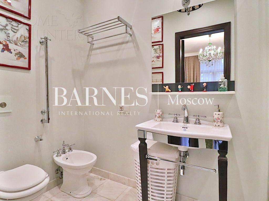 2-этажный таунхаус 330 м² с отделкой