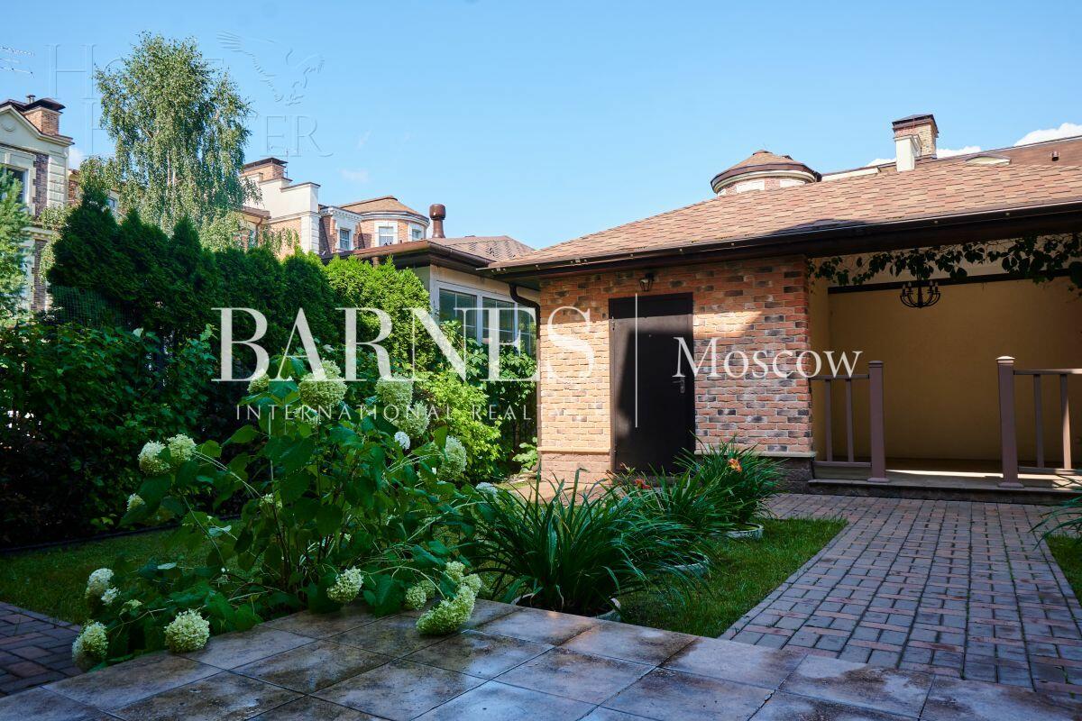 2-этажный таунхаус 295 м² с отделкой