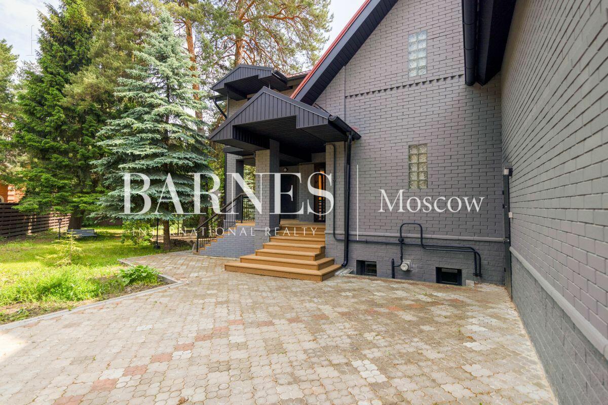 2-этажный коттедж 370 м² с отделкой