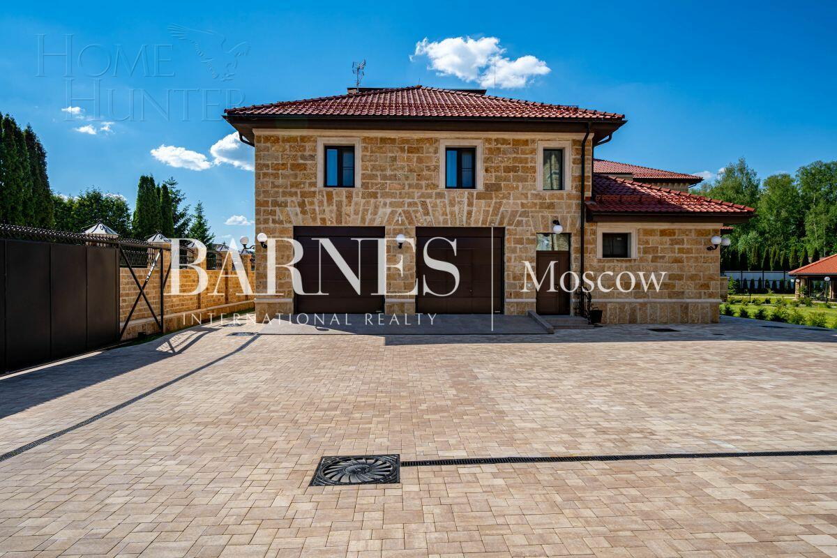 2-этажный коттедж 2 800 м² без отделки