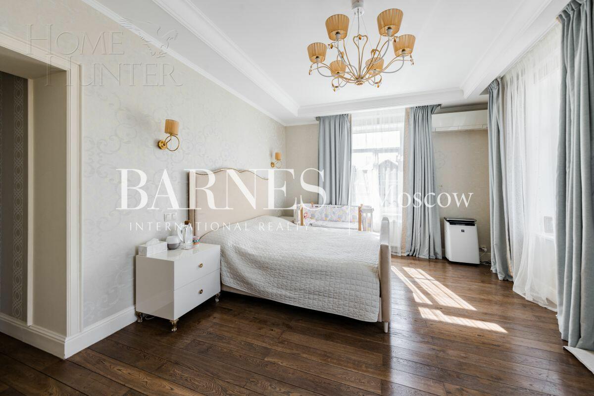 3-этажный коттедж 550 м² с отделкой
