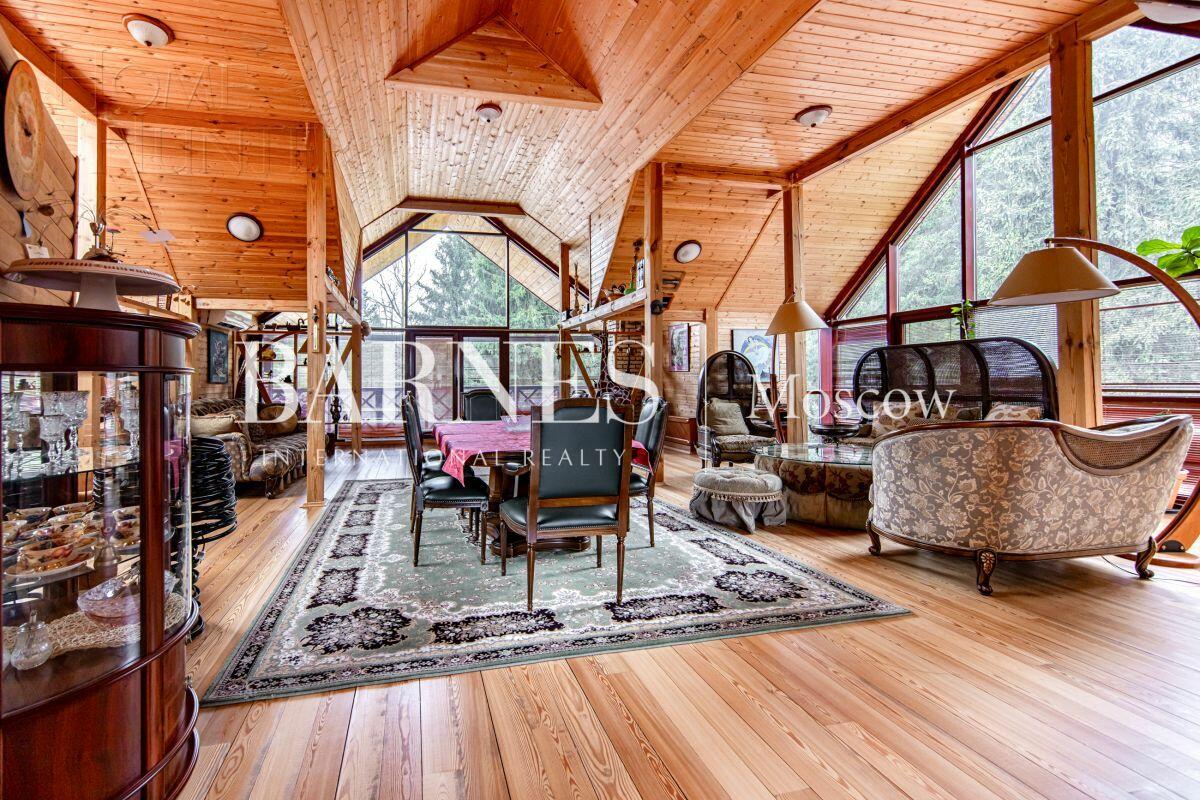 3-этажный коттедж 650 м² с отделкой