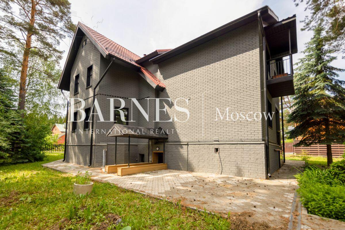 2-этажный коттедж 370 м² с отделкой