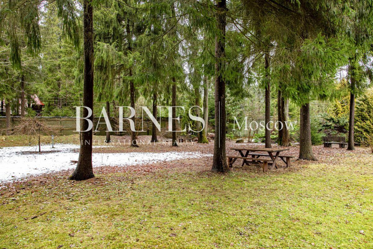 3-этажный коттедж 650 м² с отделкой