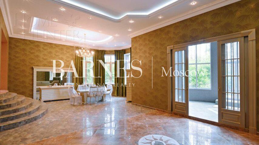 2-этажный коттедж 1 500 м² с отделкой