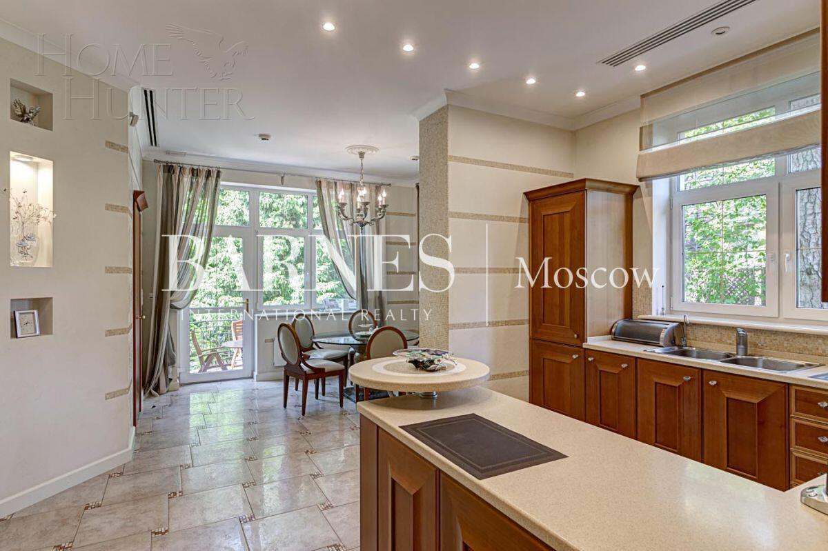 2-этажный коттедж 782.7 м² с отделкой