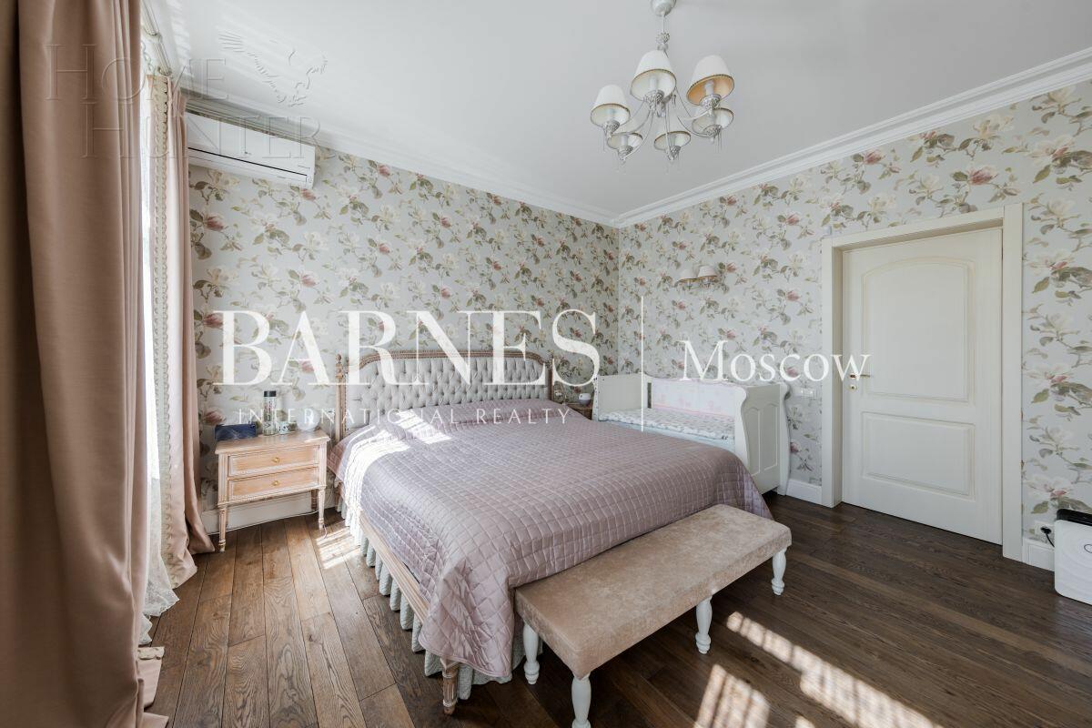 3-этажный коттедж 550 м² с отделкой