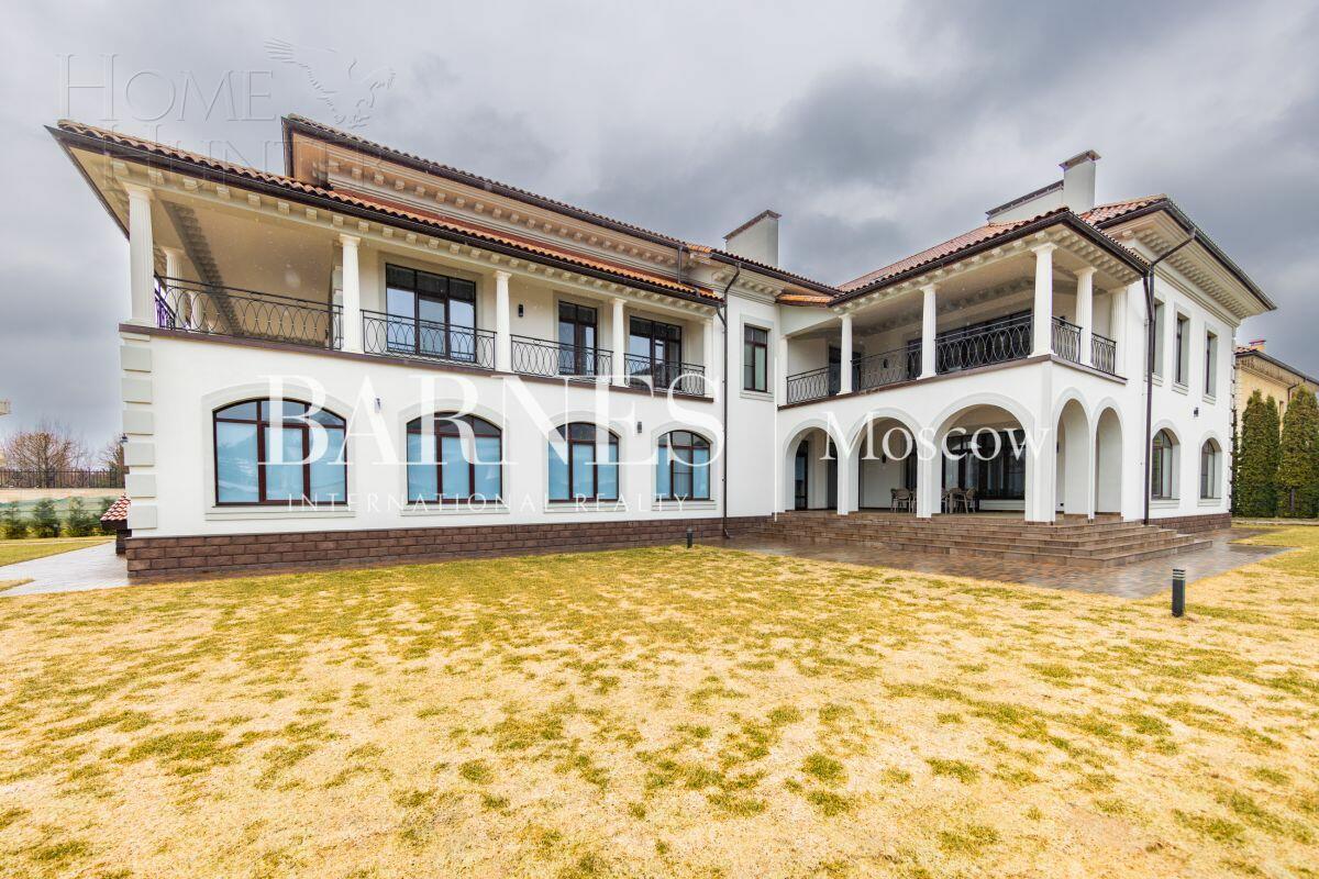 2-этажный коттедж 1 327 м² с отделкой