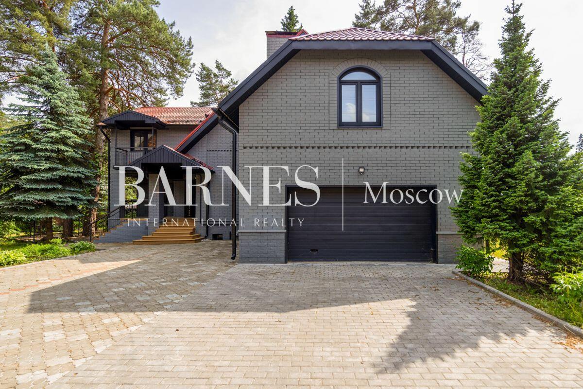 2-этажный коттедж 370 м² с отделкой