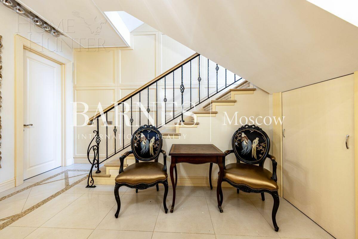 3-этажный таунхаус 430 м² с отделкой