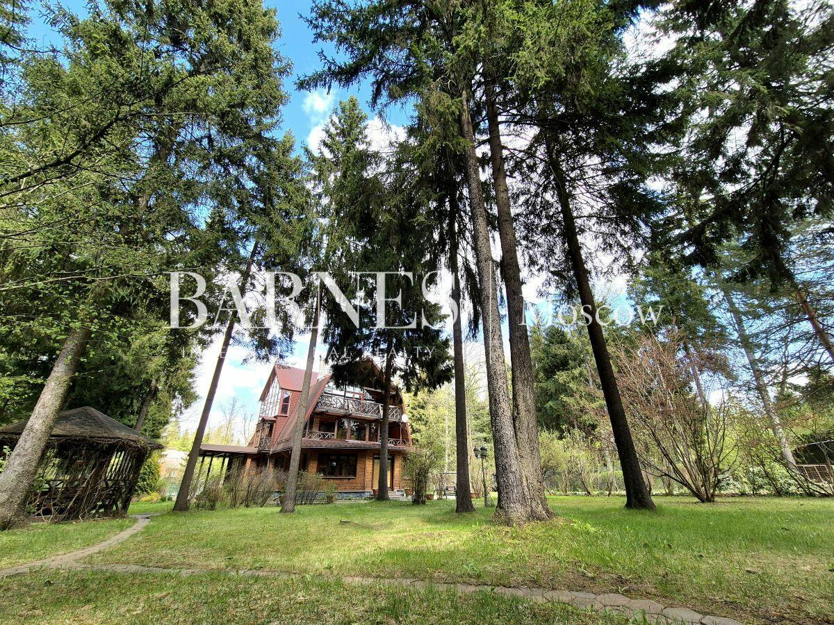 3-этажный коттедж 650 м² с отделкой