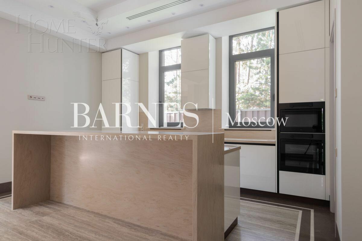 3-этажный коттедж 380 м² с отделкой