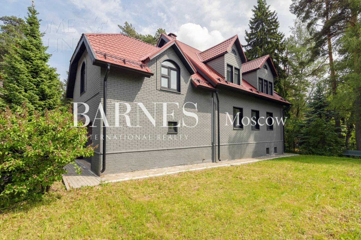 2-этажный коттедж 370 м² с отделкой