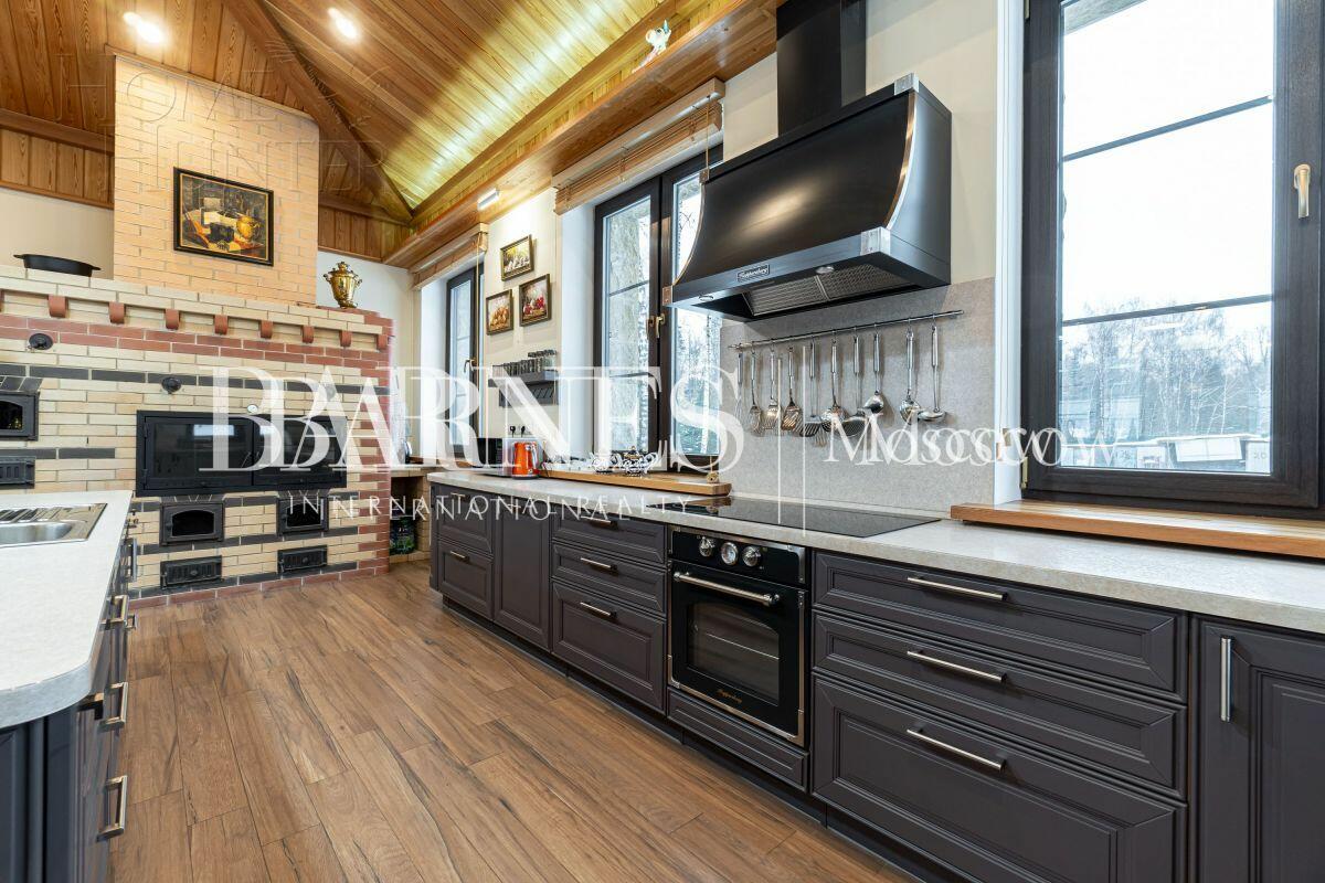 2-этажный коттедж 2 800 м² без отделки