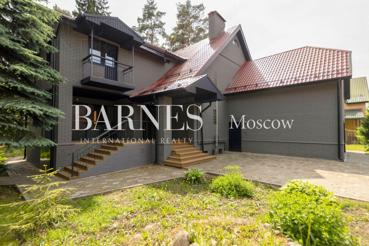 2-этажный коттедж 370 м² с отделкой