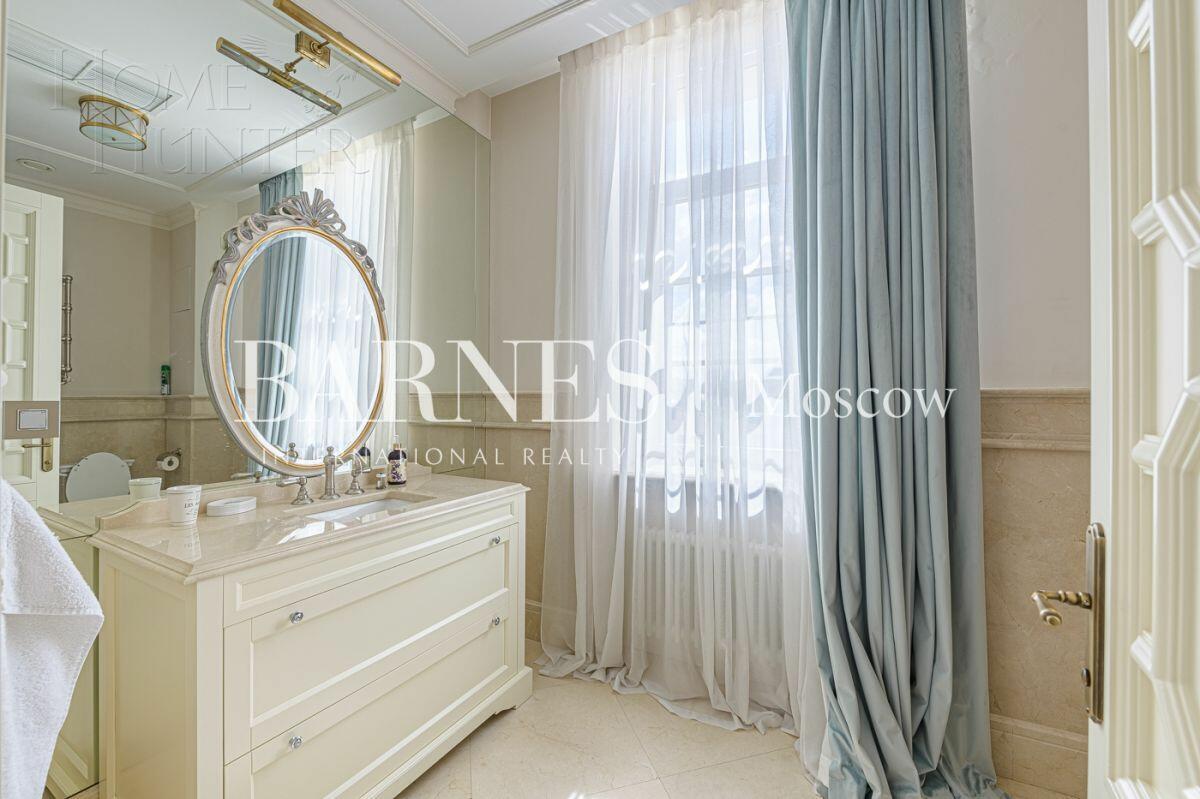 2-этажный коттедж 2 400 м² с отделкой