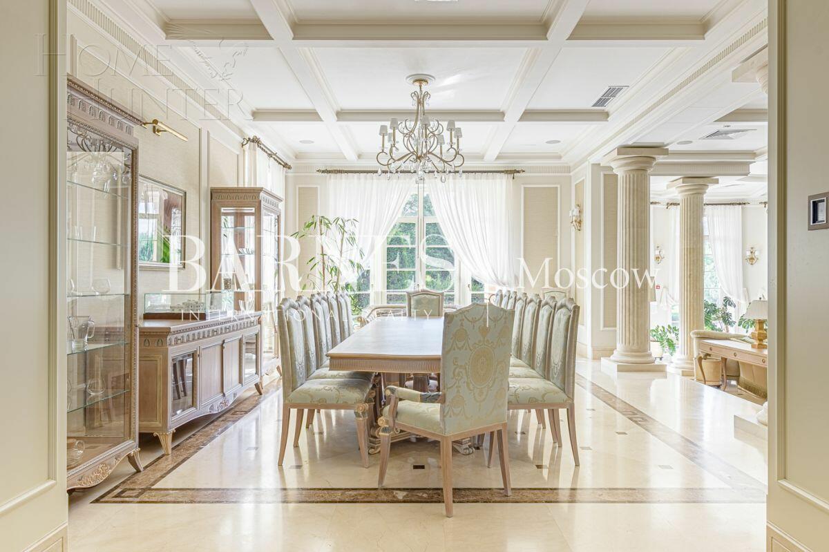 2-этажный коттедж 2 400 м² с отделкой