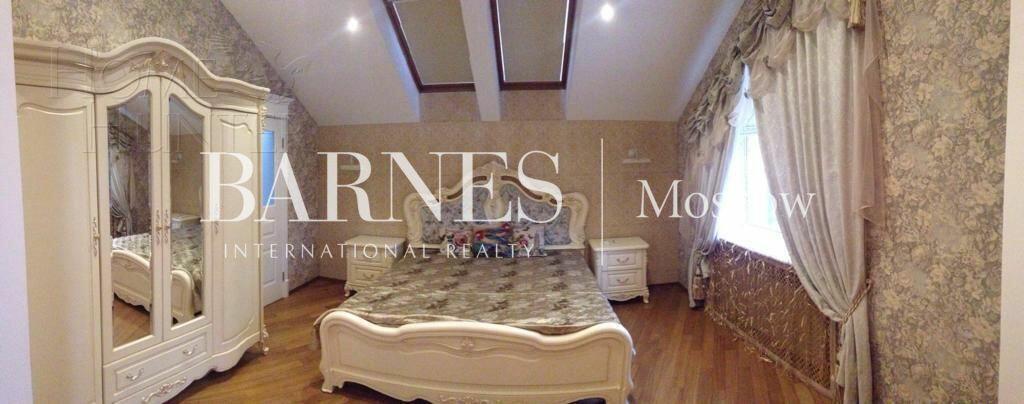 3-этажный коттедж 400 м² с отделкой