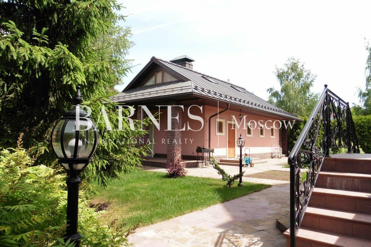 2-этажный коттедж 1 180 м² с отделкой