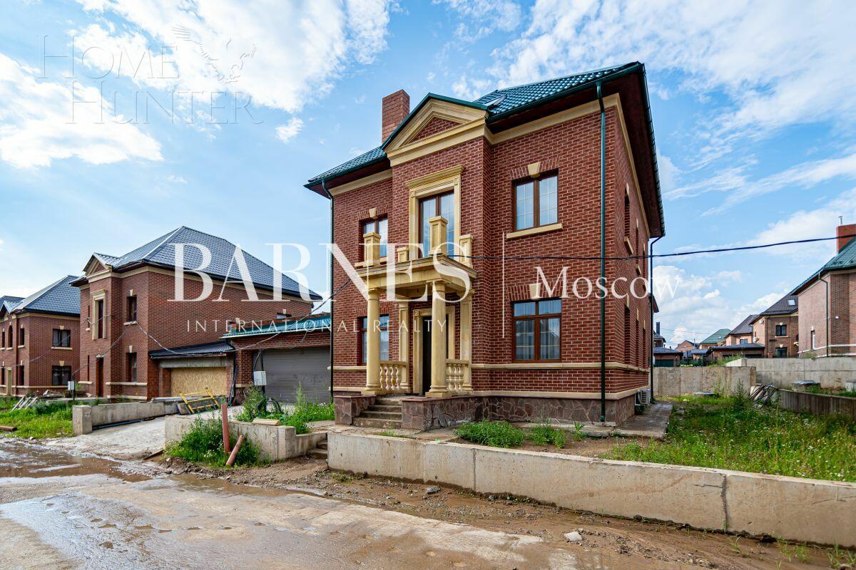 2-этажный коттедж 335 м² с отделкой