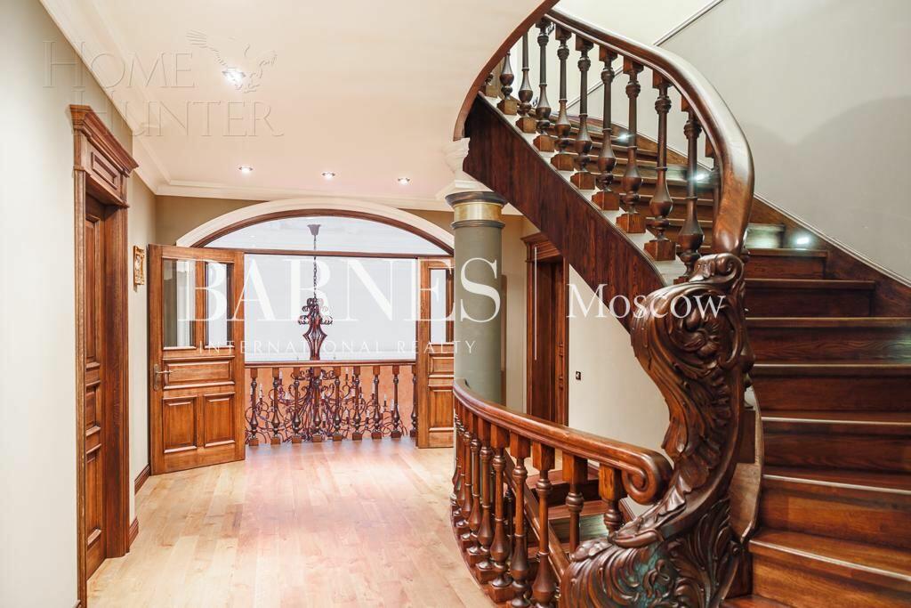 2-этажный коттедж 696 м² с отделкой