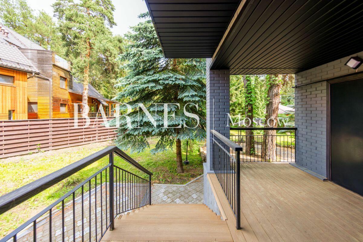 2-этажный коттедж 370 м² с отделкой