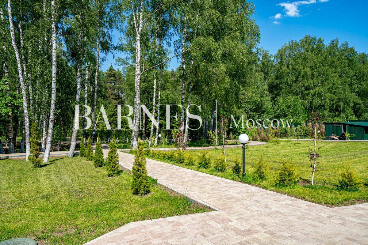 2-этажный коттедж 2 800 м² без отделки