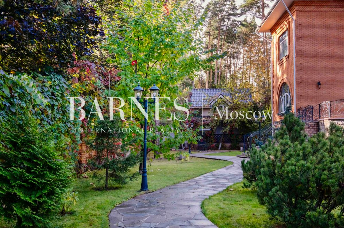 2-этажный коттедж 1 300 м² с отделкой